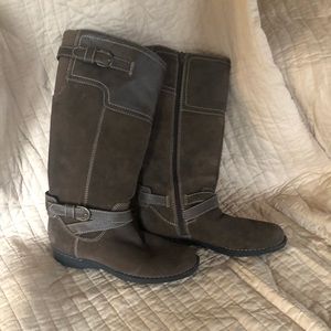 Clarks Size 9 Olive-gray